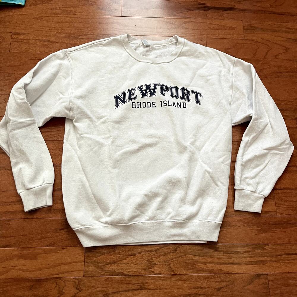 Newport Rhode Island White and Navy Blue Crew Neck Sweatshirt Size Large